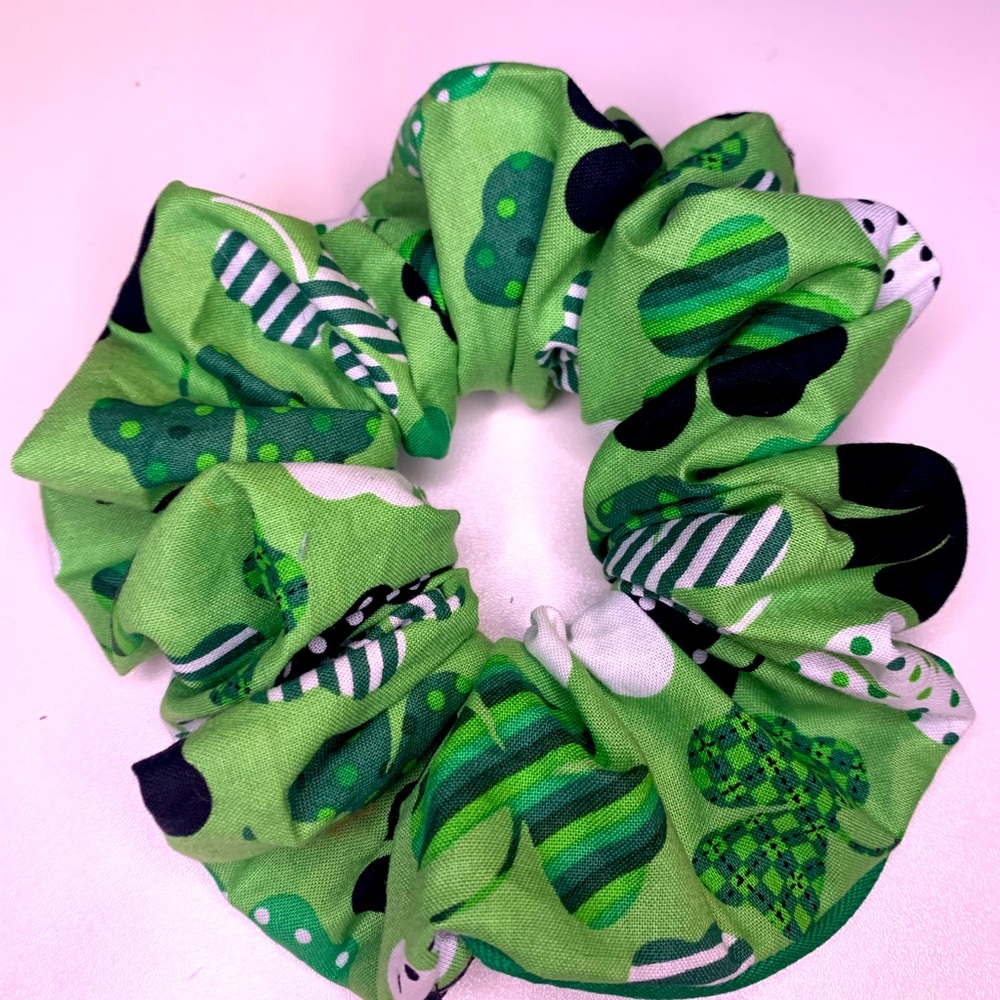 Cotton St Patrick colors hidden pocket scrunchie